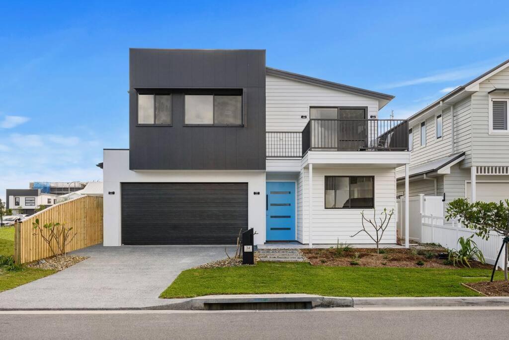 Black Wattle Beach House - Just Opposite The Beach Villa Casuarina Exterior photo