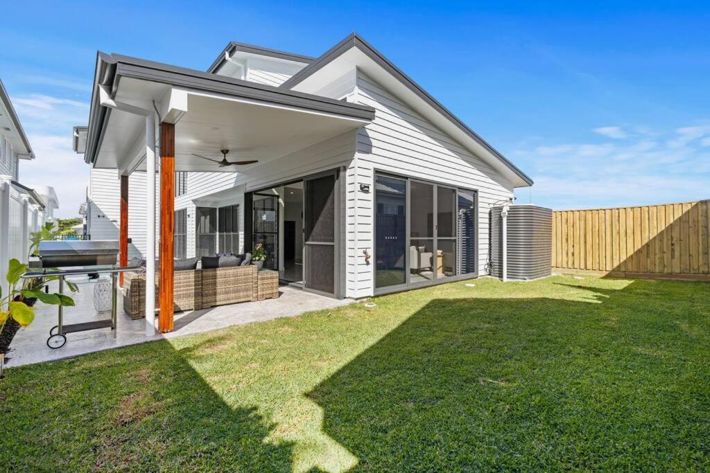 Black Wattle Beach House - Just Opposite The Beach Villa Casuarina Exterior photo